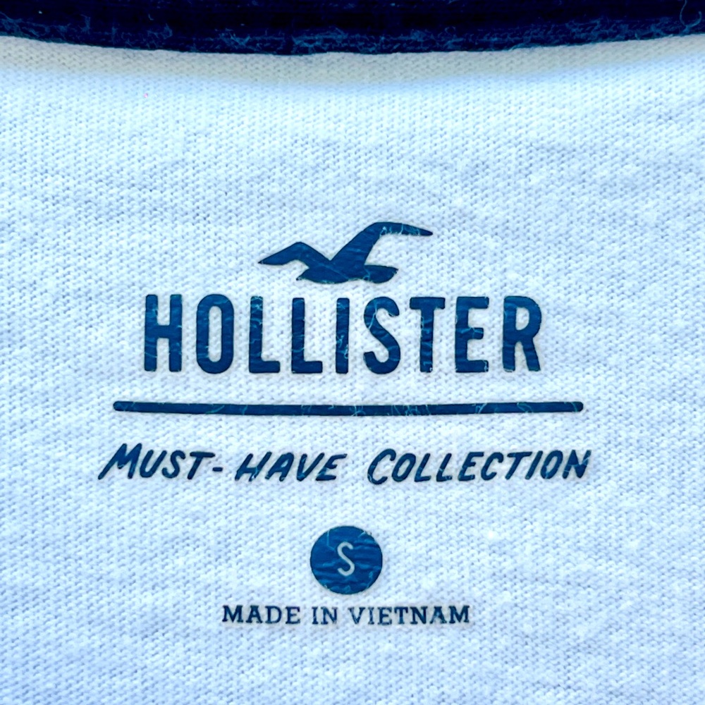 Hardly worn, great condition. Vintage Hollister style. Not on market this spring